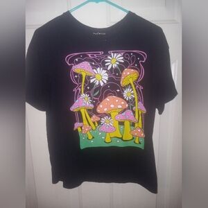 Social Scene Graphic Trippy Tee Colorful Mushrooms 🍄 Black XS